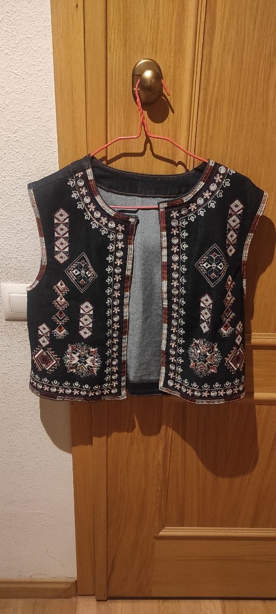 Chaleco vaquero bordado