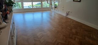 Acuchillado y barnizado de parquet.. 643-831-836 
