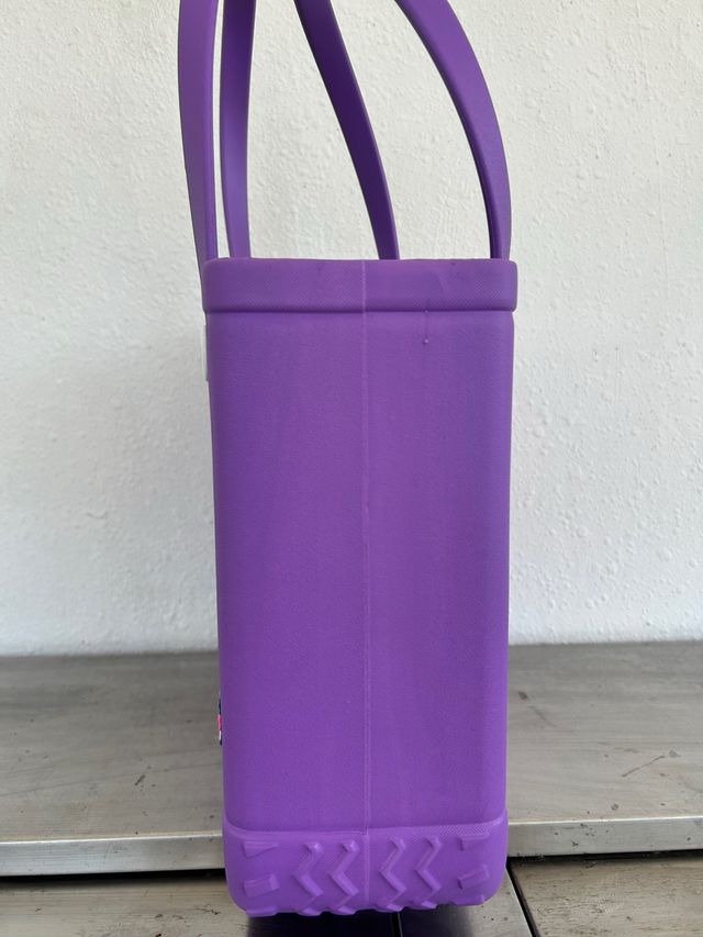 Bolsa Playera Morada con Charms