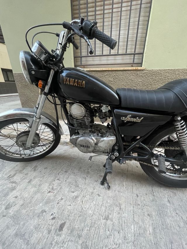 Yamaha SR 250 clásica