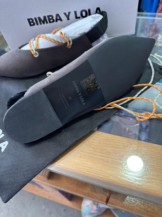 Manoletinas BIMBA Y LOLA gris-naranja, talla 40