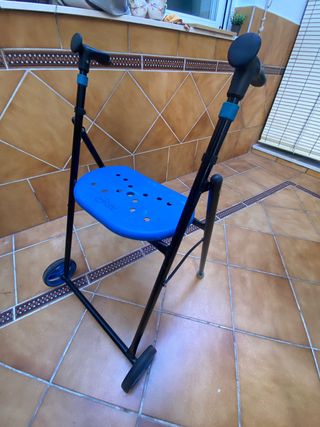 Andador con asiento plegable