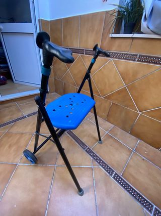 Andador con asiento plegable