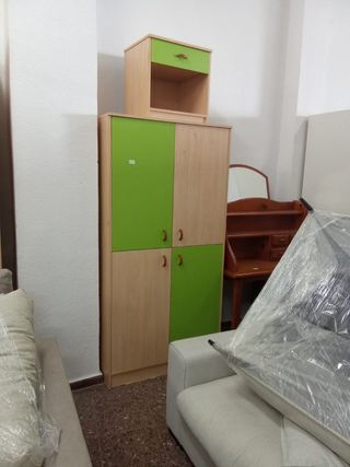 Armario y mesita noche verdad con beige