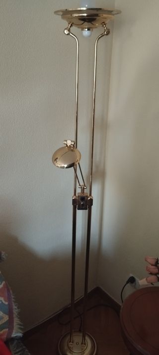Lámpara pie dorada metal
