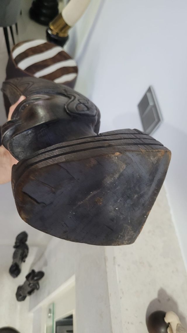 Figura tallada madera africana