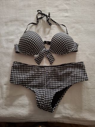 Bikini Vichy Blanco&Negro de El Corte Inglés

