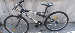 Se venden dos bicicletas de montaña