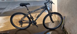 Se venden dos bicicletas de montaña