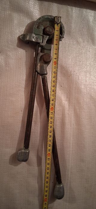 Curvadora de tubos antigua