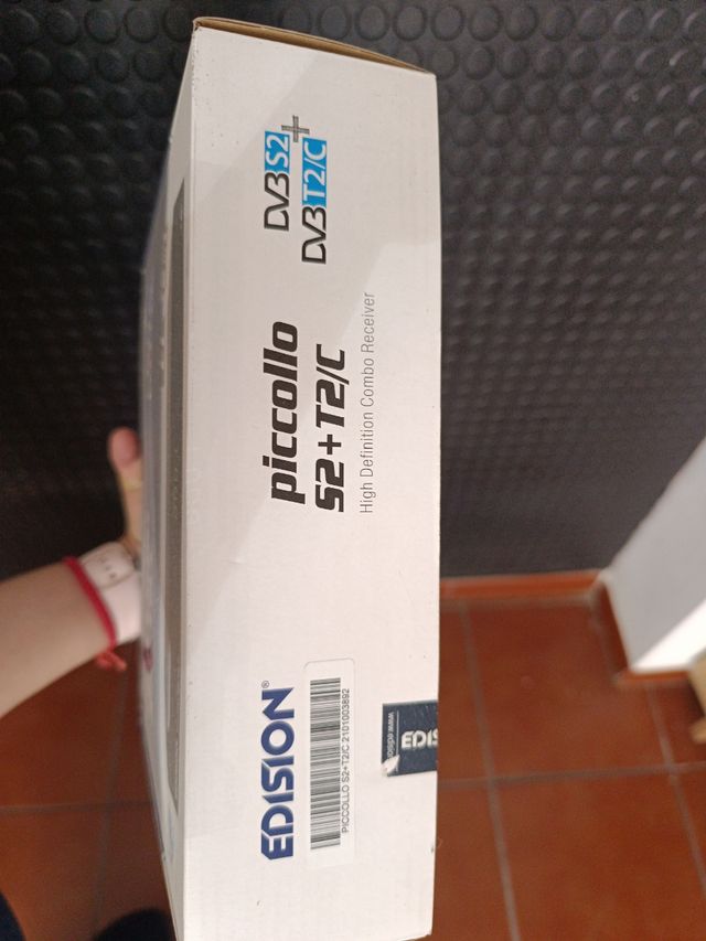 Piccollo 52+T2/C: Receptor combo y parabólica