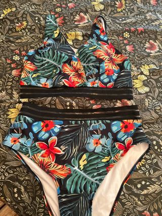 Bikini multicolor talla 46-48