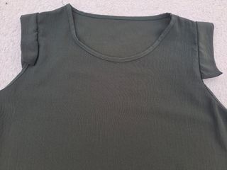 Blusa verde oliva T-S/M. Medidas en descripción 