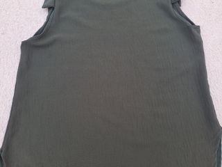 Blusa verde oliva T-S/M. Medidas en descripción 