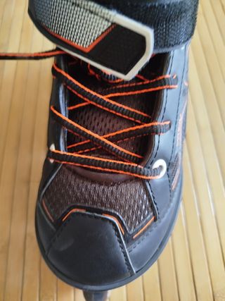 Patines Oxelo línea negro y naranja.