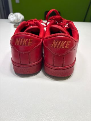 Zapatillas Nike rojas, talla 36