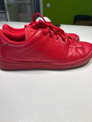Zapatillas Nike rojas, talla 36