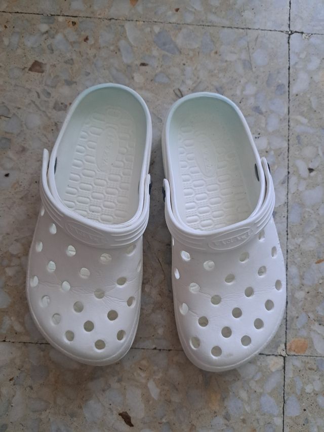 Zuecos blancos