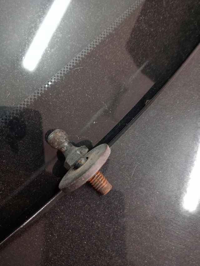 Soporte capo Chrysler 300c