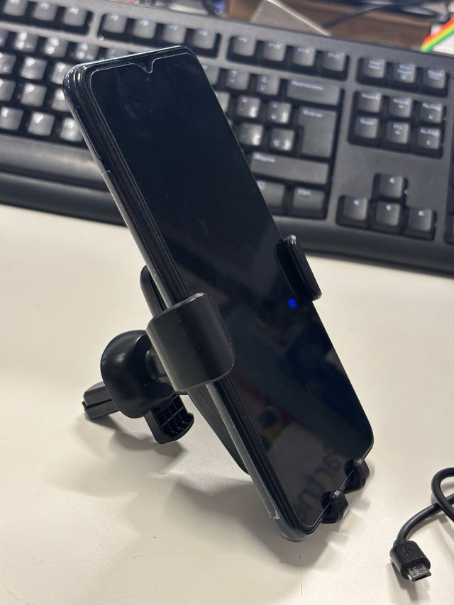 Soporte móvil coche con carga inalambrica