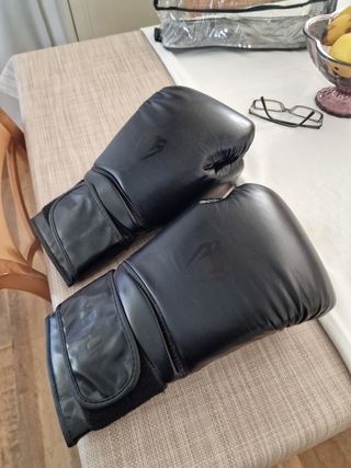 Guantes y vendas de boxeo VENUM 14oz negro
