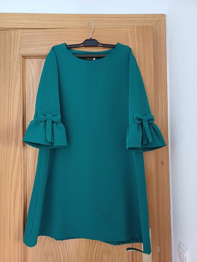 Vestido verde con lazo