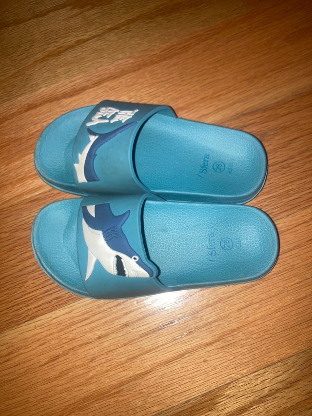 Chanclas tiburón niño talla 26