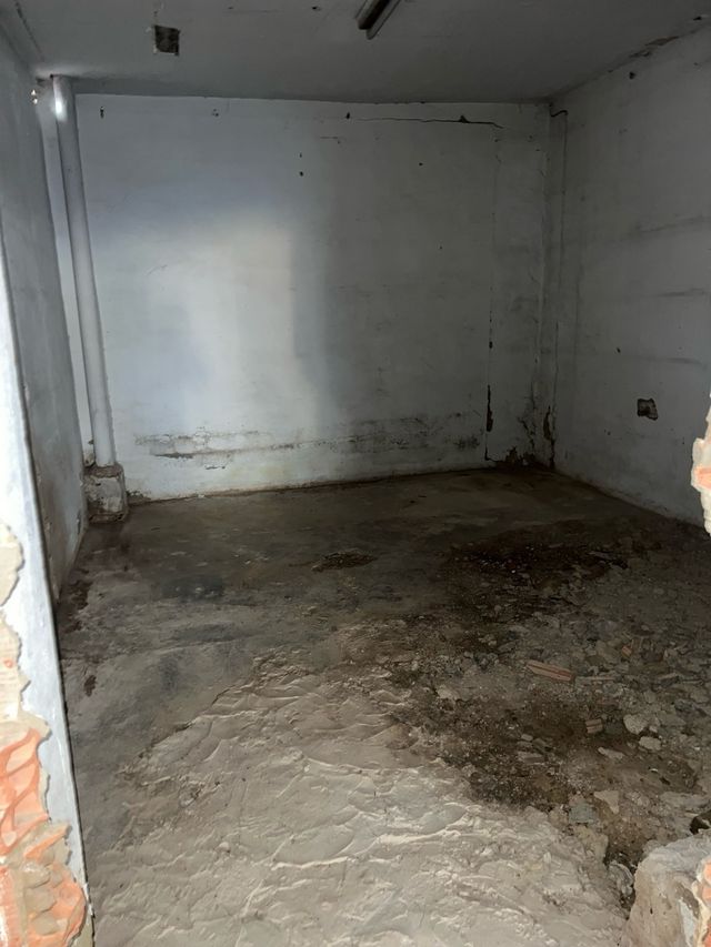 Se alquila local garaje/oficina en xirivella 45m2