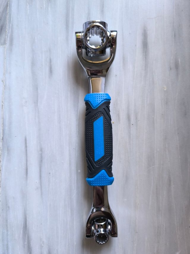 Llave multifunción de tubo hexagonal y cuadrada