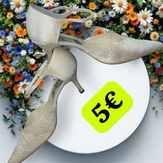 Zapatos novia blanco roto
sutil brillo
talla 41