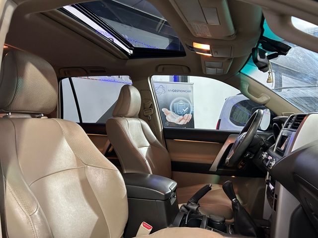 Toyota Land Cruiser 150 2011