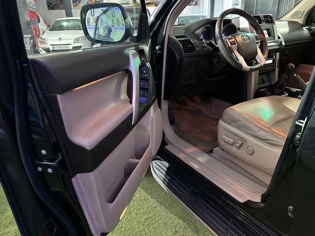 Toyota Land Cruiser 150 2011