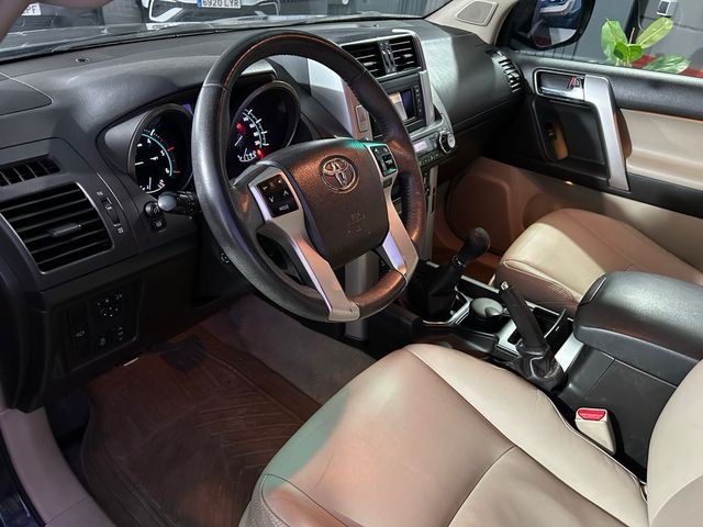 Toyota Land Cruiser 150 2011