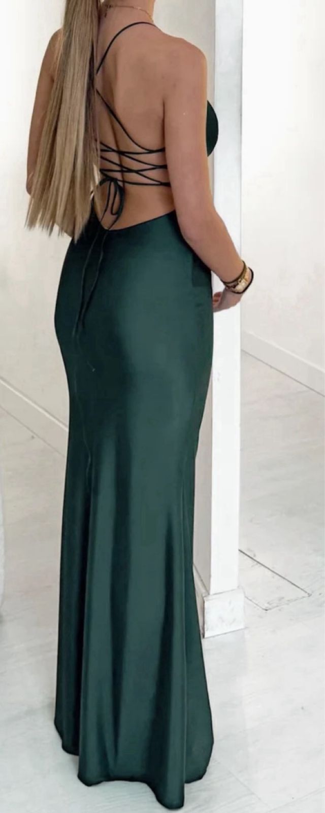 Vestido Oh Juliette verde oliva Modelo Euphoria