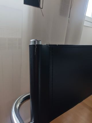 Silla cromada con piel negra