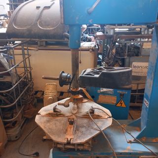 Máquina desmontar neumáticos