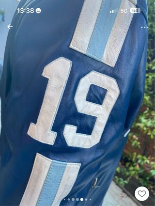 Preciosa chaqueta de cuero azul de diseño