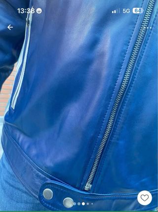 Preciosa chaqueta de cuero azul de diseño