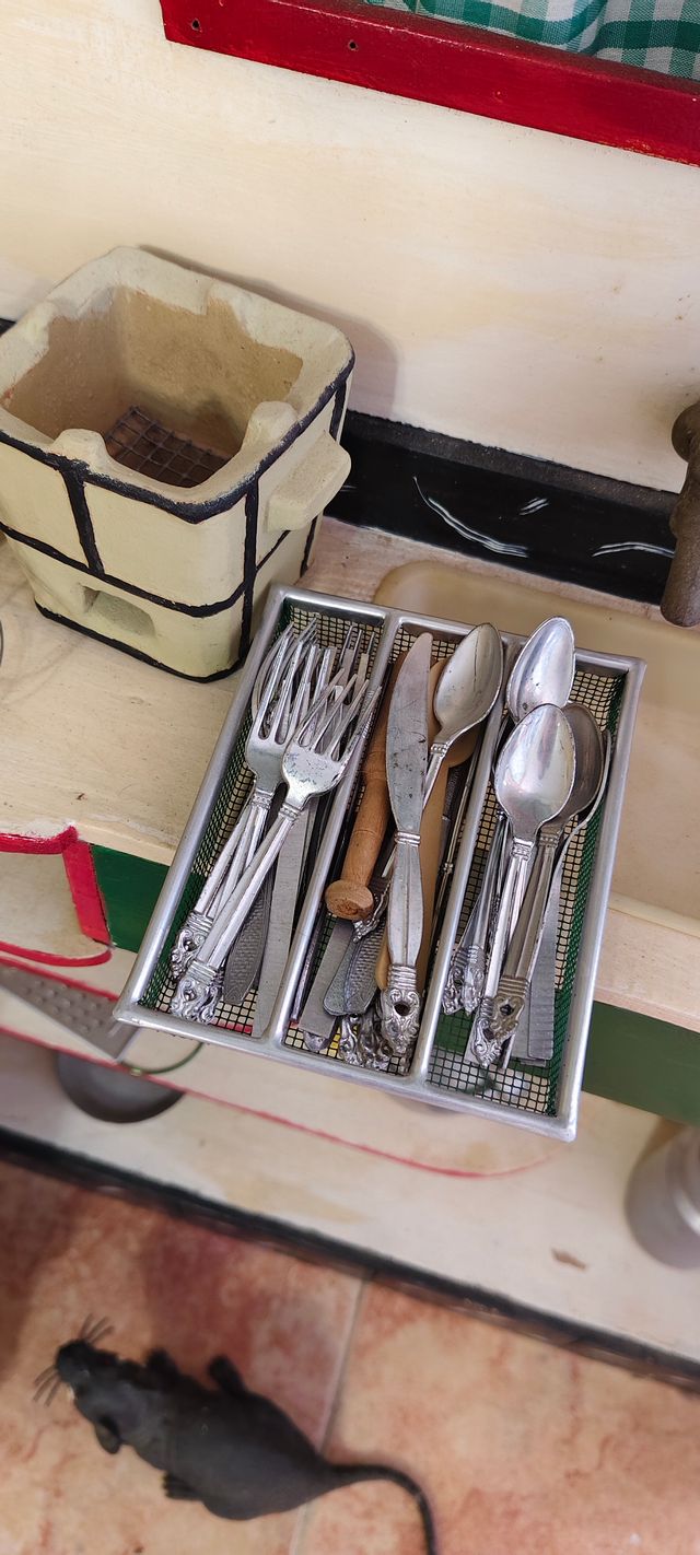 Cocina juguete antigua de madera.