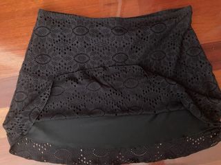 FALDA NEGRA CALADA