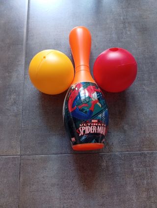 Bolos Spiderman - 6 bolos + 2 bolas