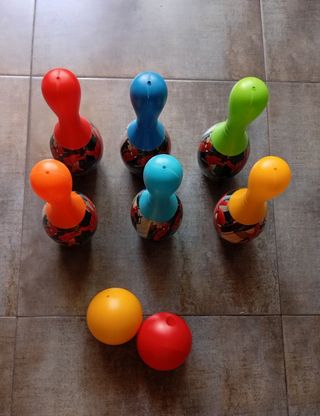 Bolos Spiderman - 6 bolos + 2 bolas