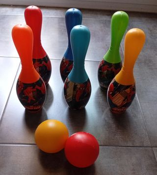 Bolos Spiderman - 6 bolos + 2 bolas