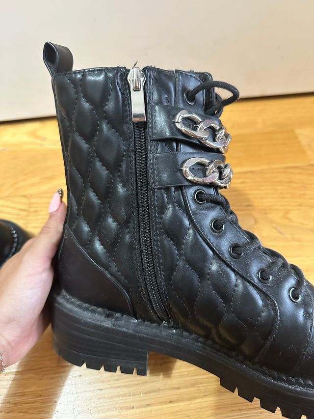 Botas de Stradivarius negras de mujer. 