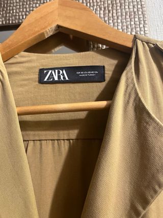 Vestido Zara camel midi. talla xs grande