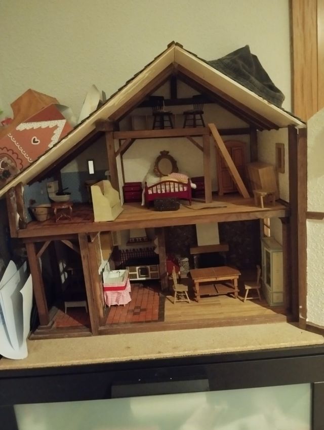 Casa muñecas artesanal 2 plantas