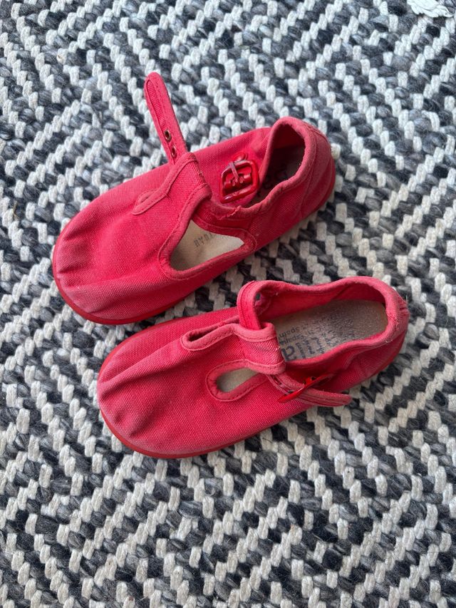 Zapatillas lona rojas - talla 23