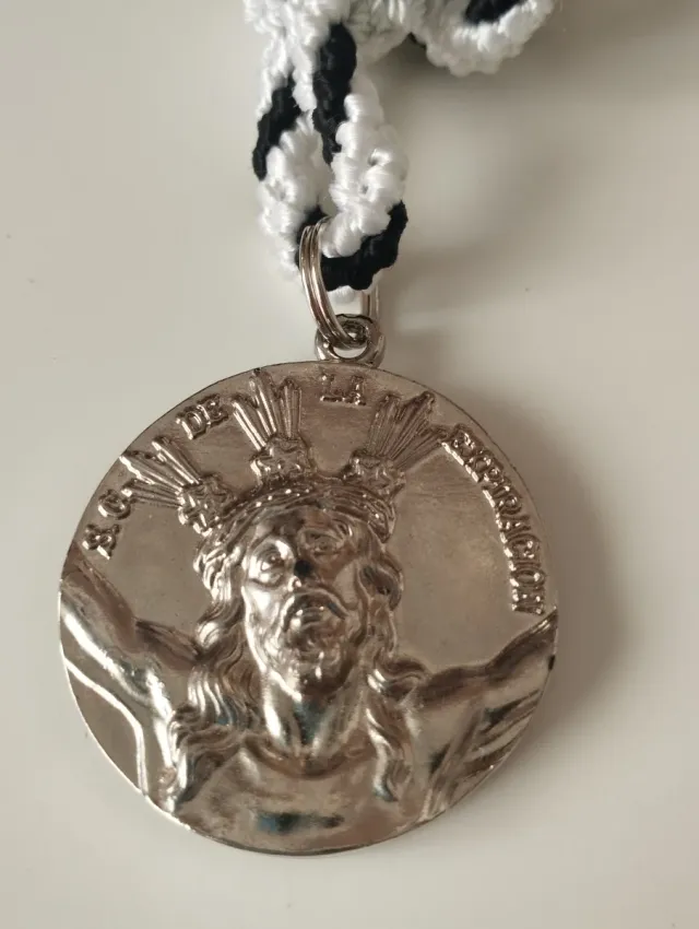 Medalla Hermandad El Cachorro Triana Sevilla