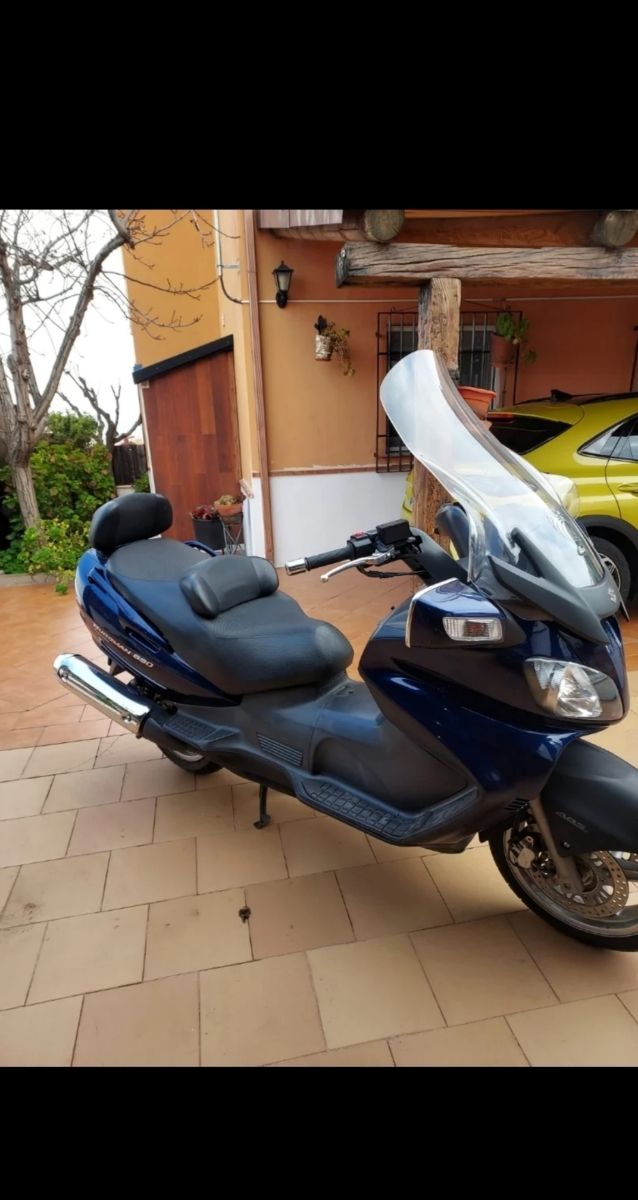 Suzuki Burgman 650 Azul