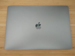 MACBOOK PRO 15" 2019 i9/32 GB RAM/1TB TOPE DE GAMA